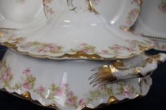 HAVILAND FLORAL GARLAND SCH 525- ROUND COVERED  SERVING BOWL   ..... https://www.jaapiesfinechinastore.com