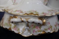 HAVILAND FLORAL GARLAND SCH 525- ROUND COVERED  SERVING BOWL   ..... http://jaapiesfinechinastore.com