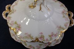 HAVILAND FLORAL GARLAND SCH 525- ROUND COVERED  SERVING BOWL   ..... http://jaapiesfinechinastore.com