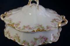 HAVILAND FLORAL GARLAND SCH 525- ROUND COVERED  SERVING BOWL   ..... http://jaapiesfinechinastore.com