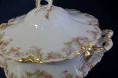 HAVILAND FLORAL GARLAND SCH 525- ROUND COVERED  SERVING BOWL   ..... http://jaapiesfinechinastore.com