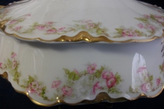 HAVILAND FLORAL GARLAND SCH 525- ROUND COVERED  SERVING BOWL   ..... https://www.jaapiesfinechinastore.com