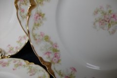 HAVILAND FLORAL GARLAND SCH 525- SALAD PLATE 7 1/2" ..... http://jaapiesfinechinastore.com