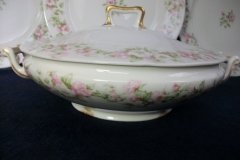 HAVILAND ROSE GARLAND-   COVERED SERVING BOWL   ..... http://jaapiesfinechinastore.com