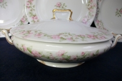 HAVILAND ROSE GARLAND-   COVERED SERVING BOWL   ..... https://www.jaapiesfinechinastore.com