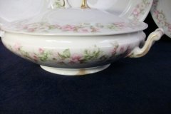 HAVILAND ROSE GARLAND-   COVERED SERVING BOWL   ..... http://jaapiesfinechinastore.com