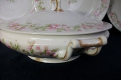HAVILAND ROSE GARLAND-   COVERED SERVING BOWL   ..... http://jaapiesfinechinastore.com