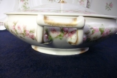 HAVILAND ROSE GARLAND-   COVERED SERVING BOWL   ..... https://www.jaapiesfinechinastore.com