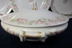 HAVILAND ROSE GARLAND-   COVERED SERVING BOWL   ..... http://jaapiesfinechinastore.com