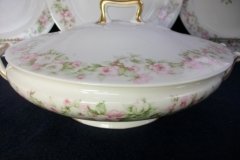 HAVILAND ROSE GARLAND-   COVERED SERVING BOWL   ..... http://jaapiesfinechinastore.com