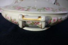 HAVILAND ROSE GARLAND-   COVERED SERVING BOWL   ..... https://www.jaapiesfinechinastore.com