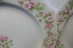 HAVILAND ROSE GARLAND- DINNER PLATE  9 7/8"    .....   https://www.jaapiesfinechinastore.com