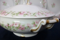 HAVILAND ROSE GARLAND-   SOUP TUREEN   ..... https://www.jaapiesfinechinastore.com