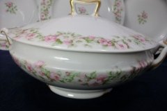 HAVILAND ROSE GARLAND-   SOUP TUREEN   ..... http://jaapiesfinechinastore.com