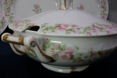 HAVILAND ROSE GARLAND-   SOUP TUREEN   ..... https://www.jaapiesfinechinastore.com