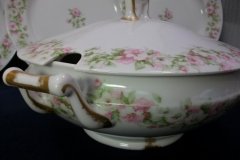 HAVILAND ROSE GARLAND-   SOUP TUREEN   ..... http://jaapiesfinechinastore.com