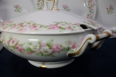 HAVILAND ROSE GARLAND-   SOUP TUREEN   ..... https://www.jaapiesfinechinastore.com