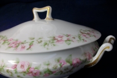 HAVILAND ROSE GARLAND-   SOUP TUREEN   ..... https://www.jaapiesfinechinastore.com