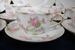 HAVILAND SCATTERED ROSES SCH 39F- CUP & SAUCER   ..... https://www.jaapiesfinechinastore.com