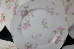 HAVILAND SCATTERED ROSES SCH 39F- BREAD & BUTTER PLATE  6 1/8"  ..... http://jaapiesfinechinastore.com
