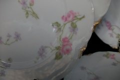 HAVILAND SCATTERED ROSES SCH 39F- BREAD & BUTTER PLATE  6 1/8"  ..... http://jaapiesfinechinastore.com