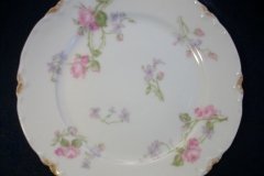 HAVILAND SCATTERED ROSES SCH 39F- BREAD & BUTTER PLATE  6 1/8"  ..... http://jaapiesfinechinastore.com