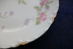 HAVILAND SCATTERED ROSES SCH 39F- BREAD & BUTTER PLATE  6 1/8"  ..... http://jaapiesfinechinastore.com