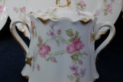 HAVILAND SCATTERED ROSES SCH 39F- COVERED SUGAR BOWL  ..... http://jaapiesfinechinastore.com