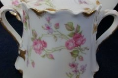 HAVILAND SCATTERED ROSES SCH 39F- COVERED SUGAR BOWL  ..... http://jaapiesfinechinastore.com