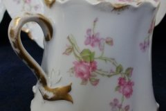 HAVILAND SCATTERED ROSES SCH 39F- COVERED SUGAR BOWL  ..... http://jaapiesfinechinastore.com
