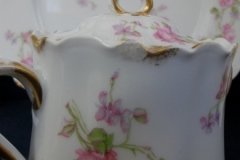 HAVILAND SCATTERED ROSES SCH 39F- COVERED SUGAR BOWL  ..... http://jaapiesfinechinastore.com