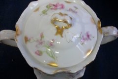 HAVILAND SCATTERED ROSES SCH 39F- COVERED SUGAR BOWL  ..... http://jaapiesfinechinastore.com