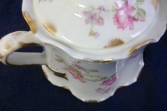 HAVILAND SCATTERED ROSES SCH 39F- COVERED SUGAR BOWL  ..... http://jaapiesfinechinastore.com