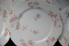 HAVILAND SCATTERED ROSES SCH 39F- DINNER PLATE  9  5/8""  ..... http://jaapiesfinechinastore.com
