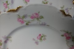 HAVILAND SCATTERED ROSES SCH 39F- DINNER PLATE  9  5/8""  ..... http://jaapiesfinechinastore.com