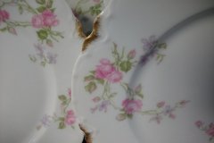 HAVILAND SCATTERED ROSES SCH 39F- DINNER PLATE  9  5/8""  ..... http://jaapiesfinechinastore.com