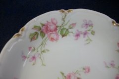 HAVILAND SCATTERED ROSES SCH 39F- FRUIT DESSERT  BOWL  5"  ..... http://jaapiesfinechinastore.com