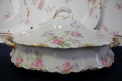 HAVILAND SCATTERED ROSES SCH 39F-OVAL COVERED SERVING BOWL  ..... http://jaapiesfinechinastore.com