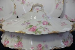 HAVILAND SCATTERED ROSES SCH 39F-OVAL COVERED SERVING BOWL  ..... http://jaapiesfinechinastore.com