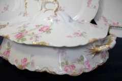 HAVILAND SCATTERED ROSES SCH 39F-OVAL COVERED SERVING BOWL  ..... http://jaapiesfinechinastore.com