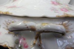 HAVILAND SCATTERED ROSES SCH 39F-OVAL COVERED SERVING BOWL  ..... http://jaapiesfinechinastore.com