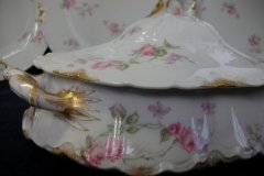 HAVILAND SCATTERED ROSES SCH 39F-OVAL COVERED SERVING BOWL  ..... http://jaapiesfinechinastore.com
