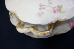 HAVILAND SCATTERED ROSES SCH 39F-OVAL COVERED SERVING BOWL  ..... http://jaapiesfinechinastore.com