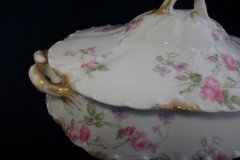 HAVILAND SCATTERED ROSES SCH 39F-OVAL COVERED SERVING BOWL  ..... http://jaapiesfinechinastore.com