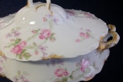 HAVILAND SCATTERED ROSES SCH 39F-OVAL COVERED SERVING BOWL  ..... http://jaapiesfinechinastore.com