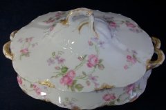 HAVILAND SCATTERED ROSES SCH 39F-OVAL COVERED SERVING BOWL  ..... http://jaapiesfinechinastore.com