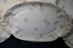 HAVILAND SCATTERED ROSES SCH 39F- OVAL SERVING PLATTER 17 3/4"  ..... http://jaapiesfinechinastore.com