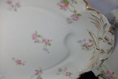 HAVILAND SCATTERED ROSES SCH 39F- OVAL SERVING PLATTER 17 3/4"  ..... http://jaapiesfinechinastore.com
