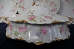 HAVILAND SCATTERED ROSES SCH 39F- ROUND COVERED SERVING BOWL  ..... http://jaapiesfinechinastore.com