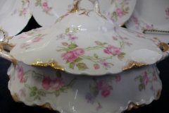 HAVILAND SCATTERED ROSES SCH 39F- ROUND COVERED SERVING BOWL  ..... http://jaapiesfinechinastore.com